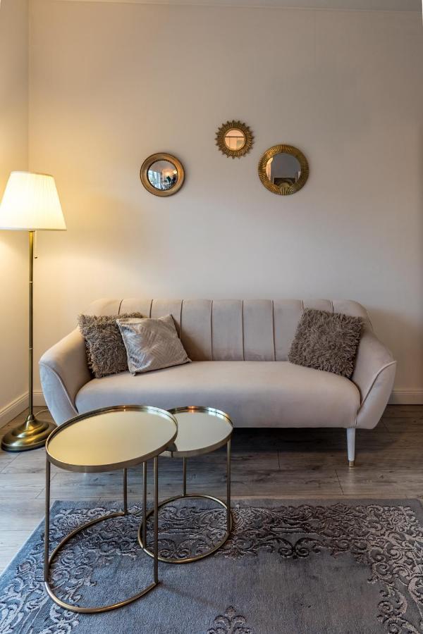 Kierbedzia 6 - Bezplatny Podziemny Parking - Free Parking - Piekny Ogrodek Z Tarasem - 2Km Lazienki Krolewskie - Wifi - Smart Tv 50 Cali - Good Apartments 바르샤바 외부 사진