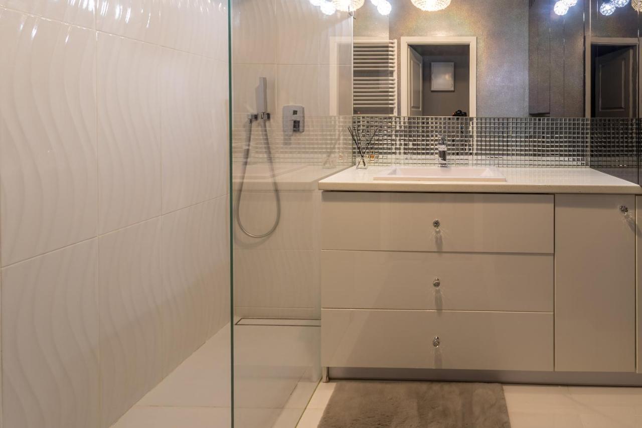 Kierbedzia 6 - Bezplatny Podziemny Parking - Free Parking - Piekny Ogrodek Z Tarasem - 2Km Lazienki Krolewskie - Wifi - Smart Tv 50 Cali - Good Apartments 바르샤바 외부 사진