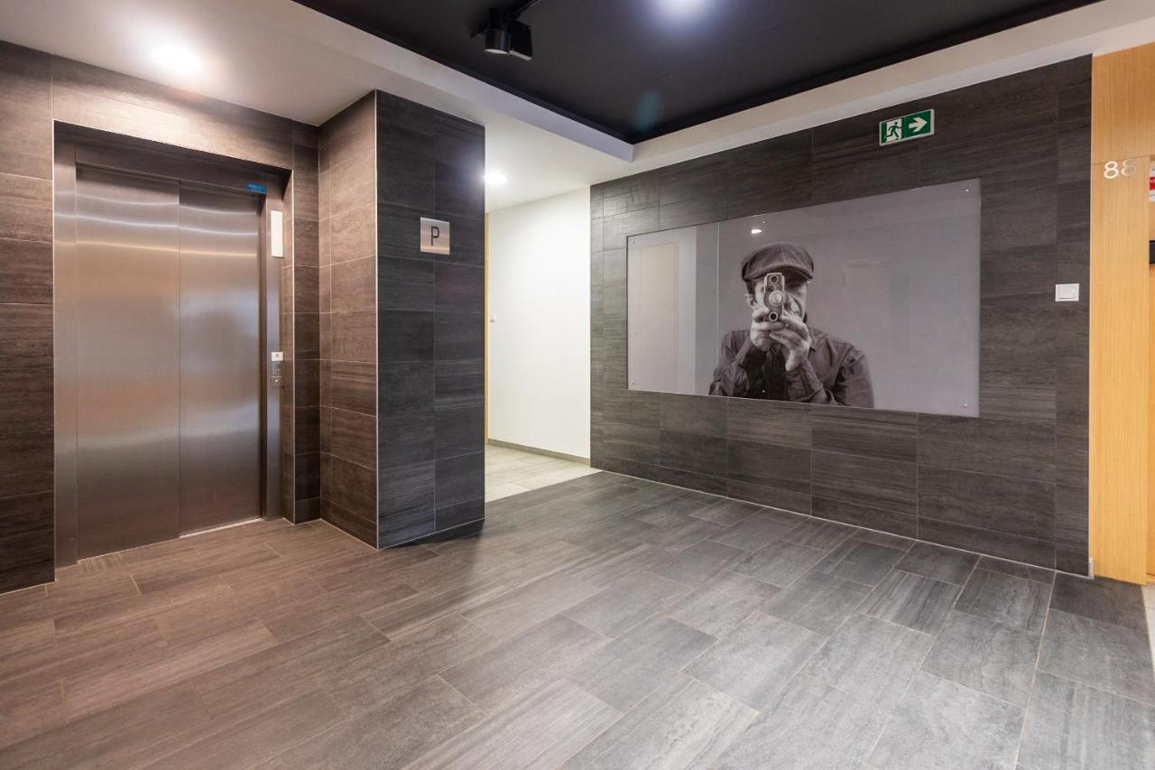 Kierbedzia 6 - Bezplatny Podziemny Parking - Free Parking - Piekny Ogrodek Z Tarasem - 2Km Lazienki Krolewskie - Wifi - Smart Tv 50 Cali - Good Apartments 바르샤바 외부 사진