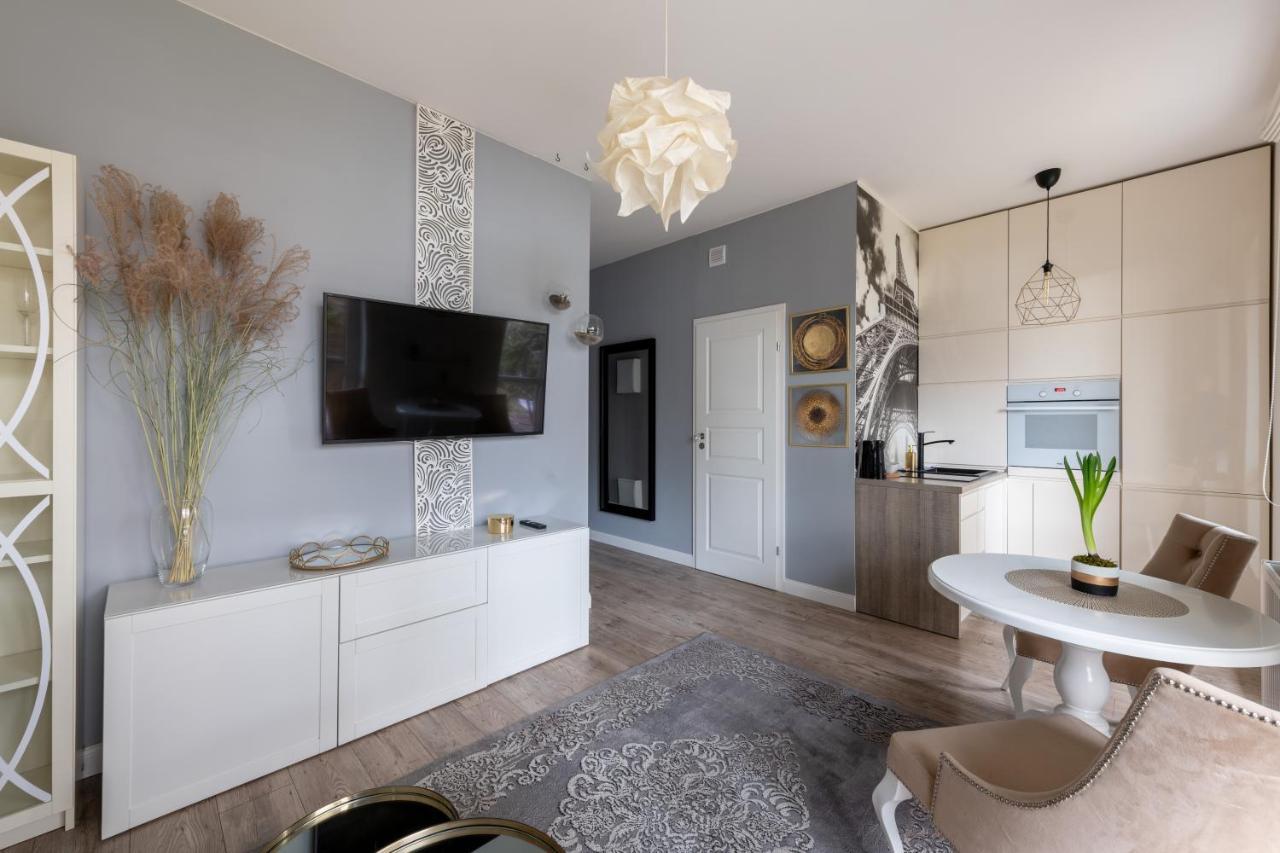 Kierbedzia 6 - Bezplatny Podziemny Parking - Free Parking - Piekny Ogrodek Z Tarasem - 2Km Lazienki Krolewskie - Wifi - Smart Tv 50 Cali - Good Apartments 바르샤바 외부 사진