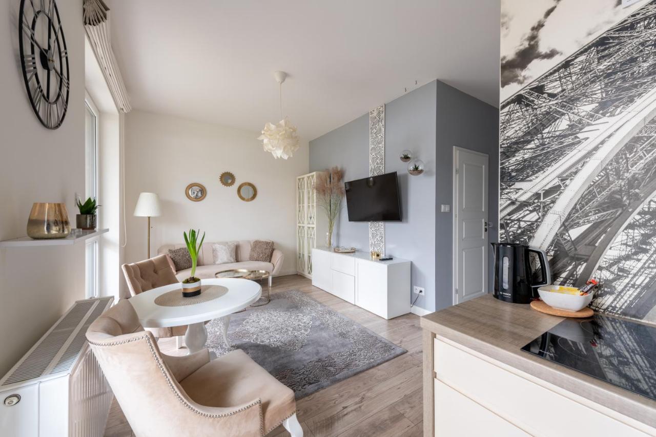 Kierbedzia 6 - Bezplatny Podziemny Parking - Free Parking - Piekny Ogrodek Z Tarasem - 2Km Lazienki Krolewskie - Wifi - Smart Tv 50 Cali - Good Apartments 바르샤바 외부 사진