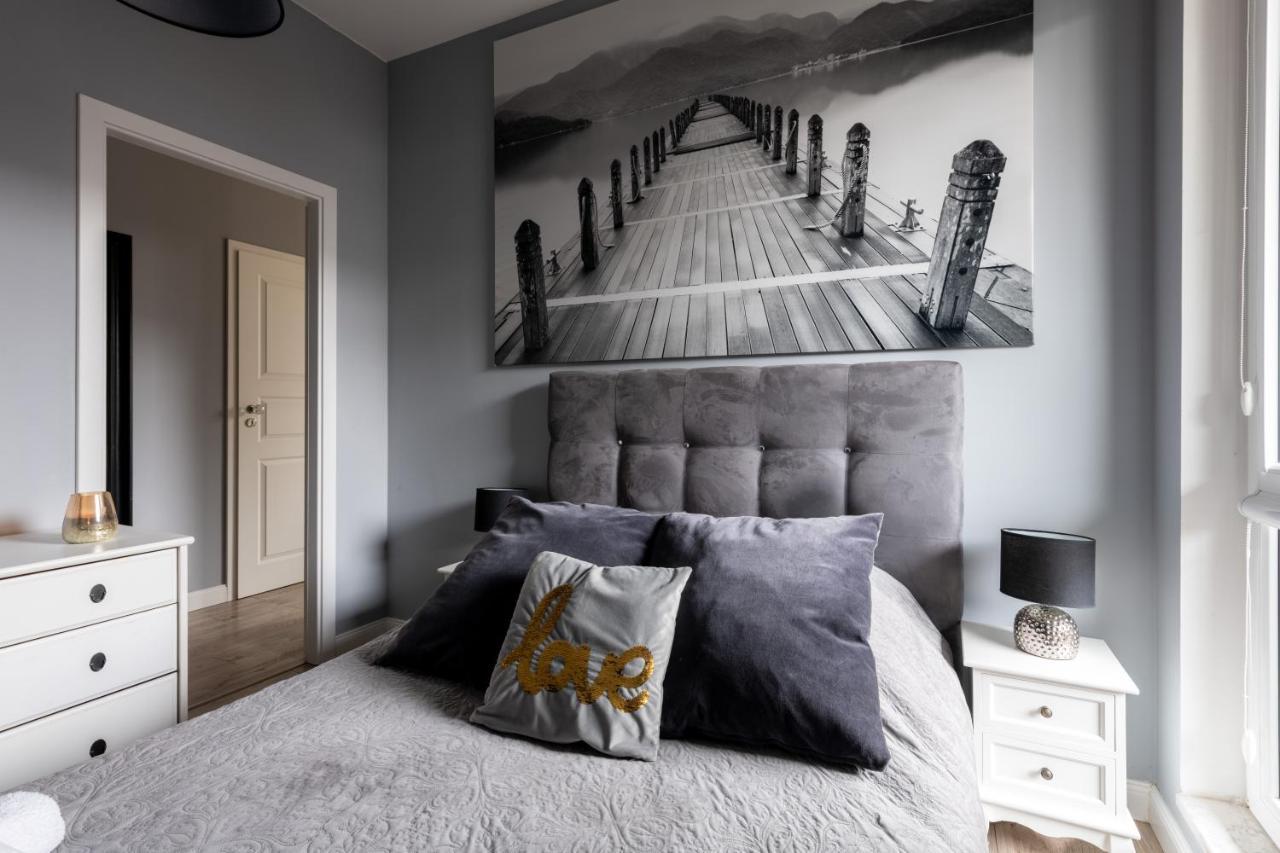 Kierbedzia 6 - Bezplatny Podziemny Parking - Free Parking - Piekny Ogrodek Z Tarasem - 2Km Lazienki Krolewskie - Wifi - Smart Tv 50 Cali - Good Apartments 바르샤바 외부 사진