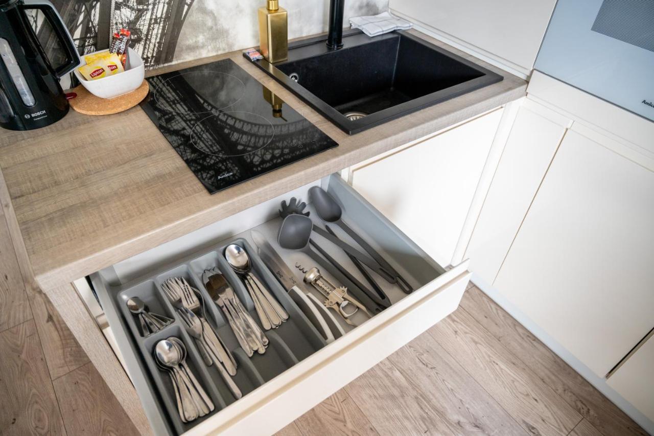 Kierbedzia 6 - Bezplatny Podziemny Parking - Free Parking - Piekny Ogrodek Z Tarasem - 2Km Lazienki Krolewskie - Wifi - Smart Tv 50 Cali - Good Apartments 바르샤바 외부 사진