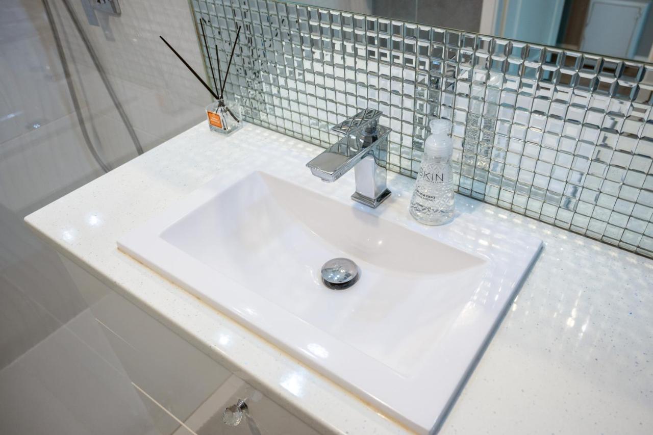 Kierbedzia 6 - Bezplatny Podziemny Parking - Free Parking - Piekny Ogrodek Z Tarasem - 2Km Lazienki Krolewskie - Wifi - Smart Tv 50 Cali - Good Apartments 바르샤바 외부 사진